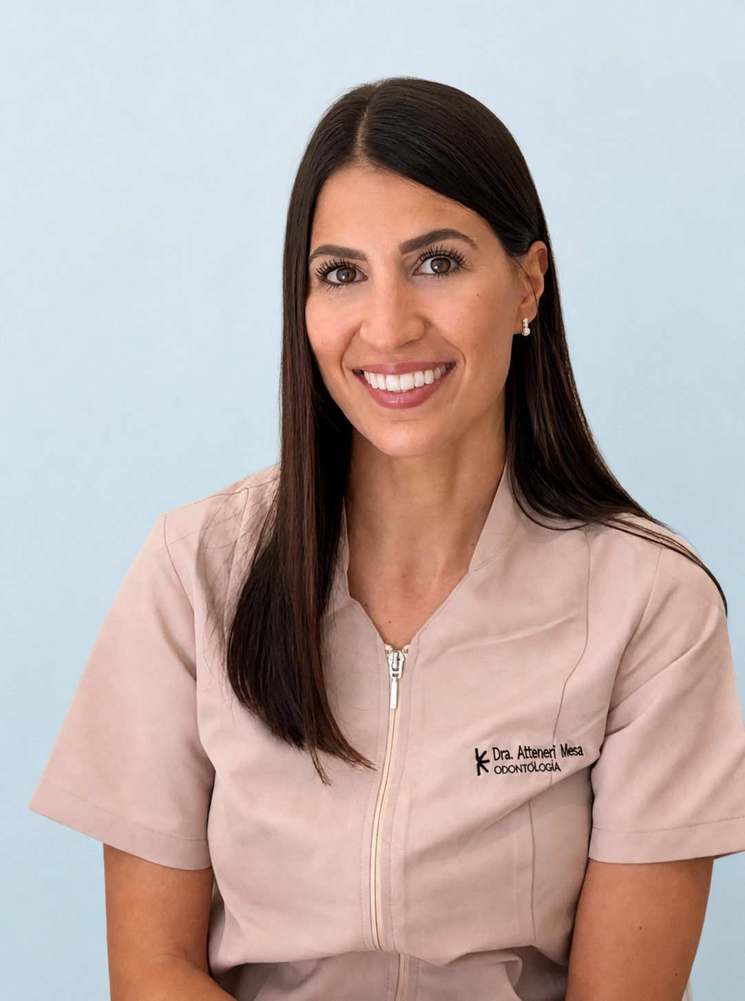 Dra. Atteneri Mesa, odontóloga general y fundadora de Clínica Dentta en Candelaria