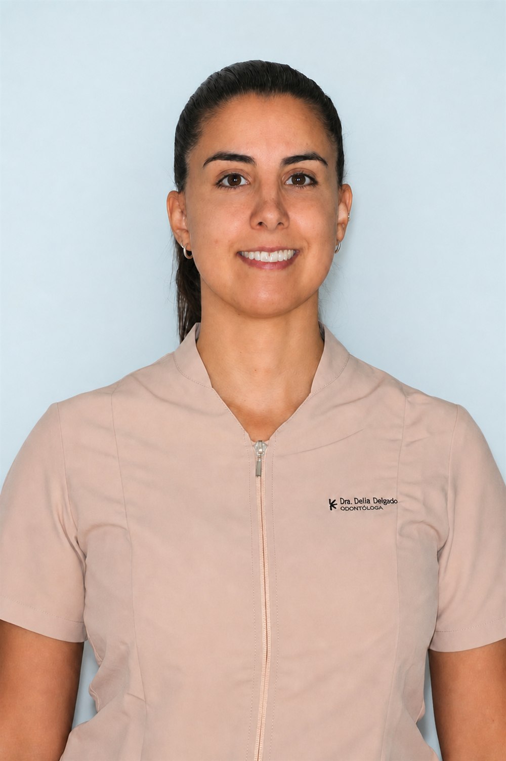 Delia Delgado Lorenzo, Odontóloga · Cirugía e implantes en Clínica Dentta